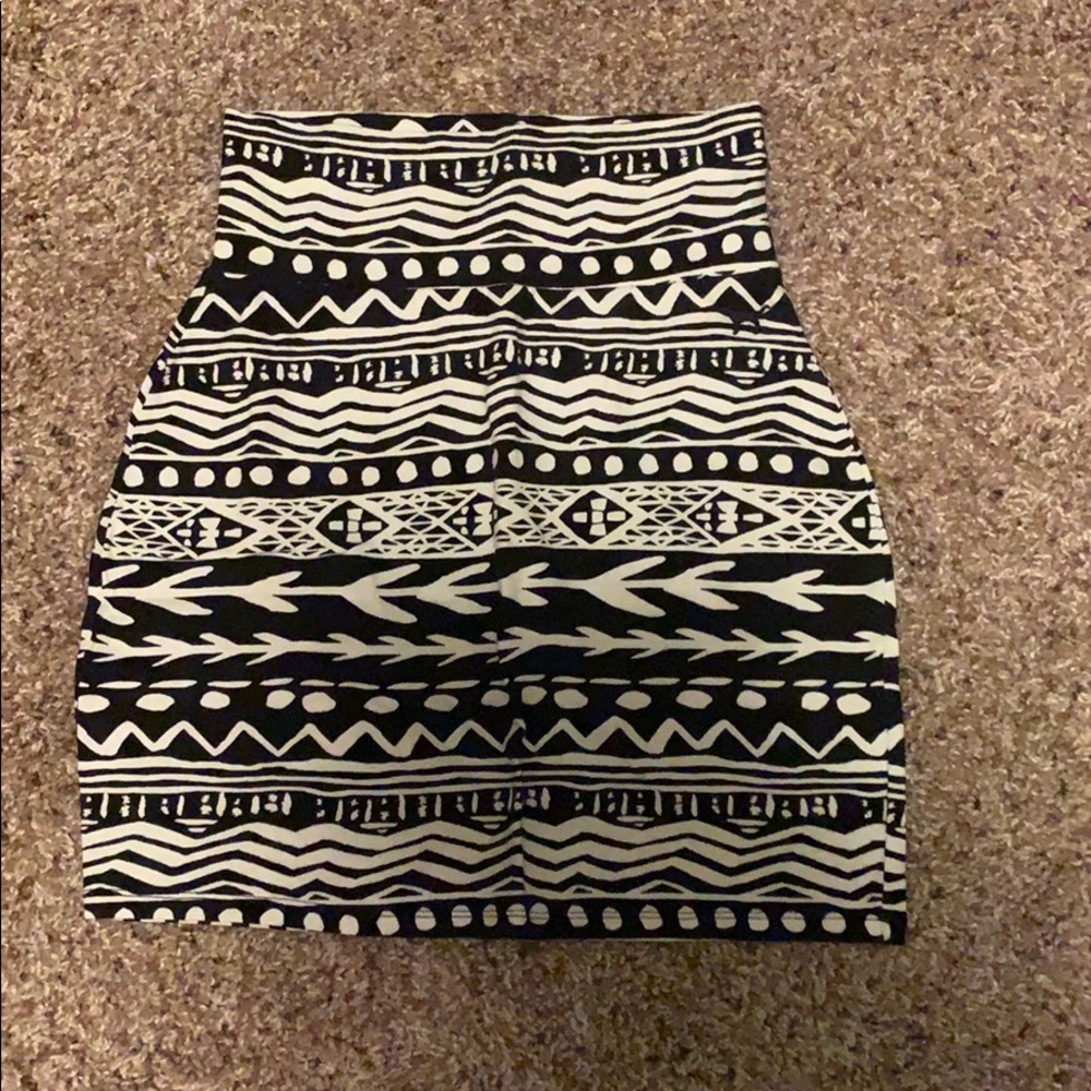 Victoria’s Secret pencil skirt. Never worn.